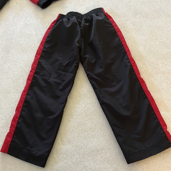 Boys Nike track set - Picture 4 of 9